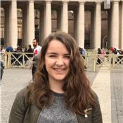 Profesora de apoyo escolar especializada en clases para niños/as de forma presencial